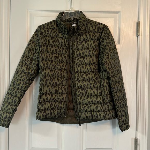 Old Navy Ligget weight but warm puffer jacket - Picture 1 of 2